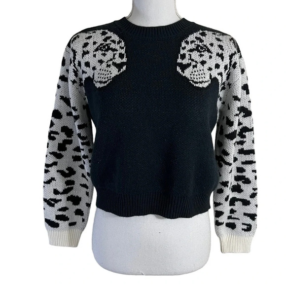 Aqua Sweater Size XS Black and White Leopard Cat Image Animal Print Crewneck Top - Picture 1 of 6